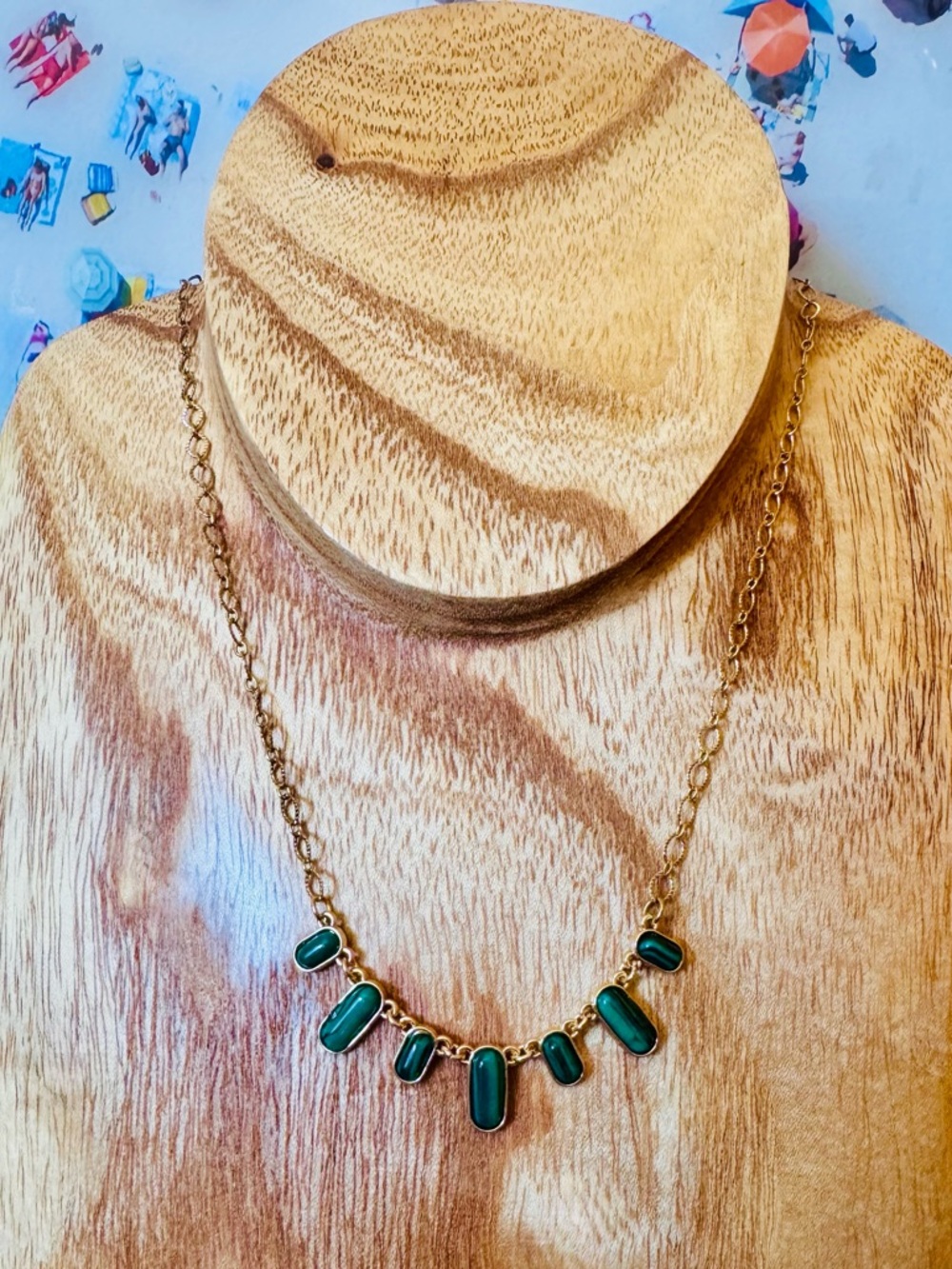 Plunder necklace green malachite color with 7 stones New + Pouch